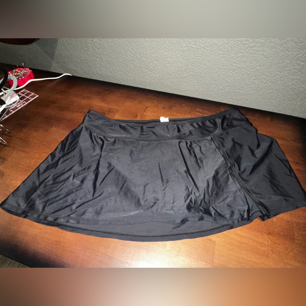 Merona swim skirt black 20w/22w good condition